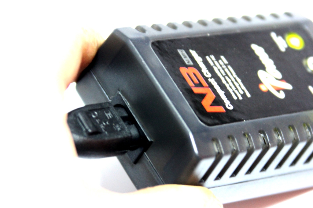 Подключение к сети зарядника IPower B3 Compact для LiPo изображение