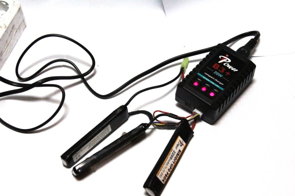 Процесс зарядки аккумулятора LiPo на зарядке IPower B3 Compact изображение