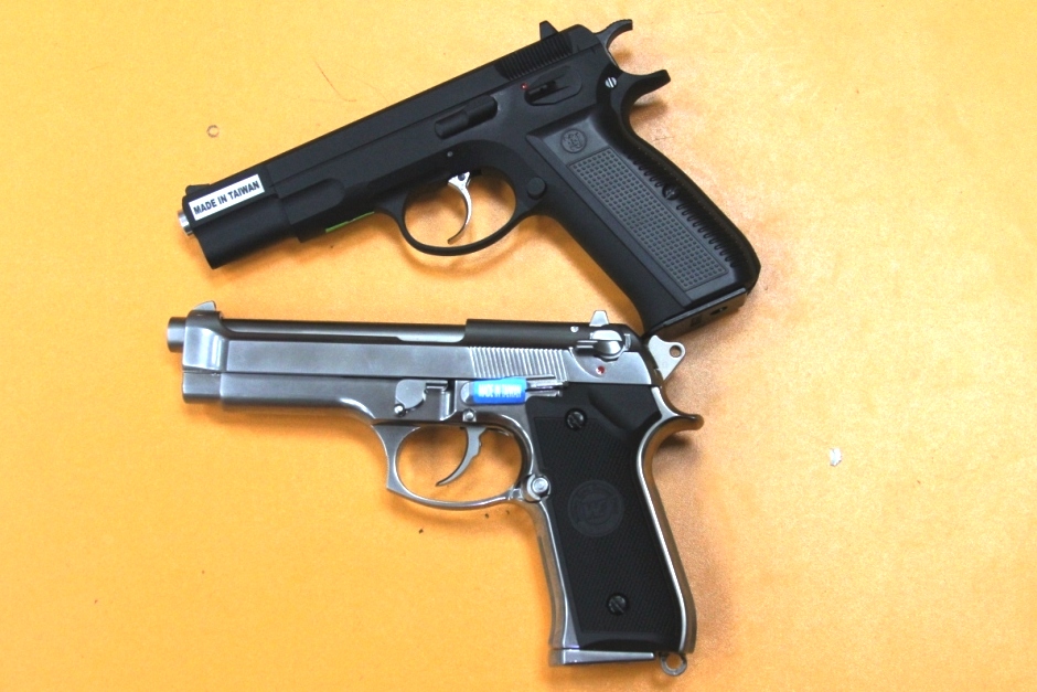 Пистолеты CZ 75 и Beretta 92 на грингазе изображенин