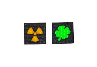 детальное фото Нашивка Strike "Клевер и Знак радиации", 25х25 мм, светоотражающий, черный, лазерная резка, 2шт. интернет-магазин "Планета страйкбола"